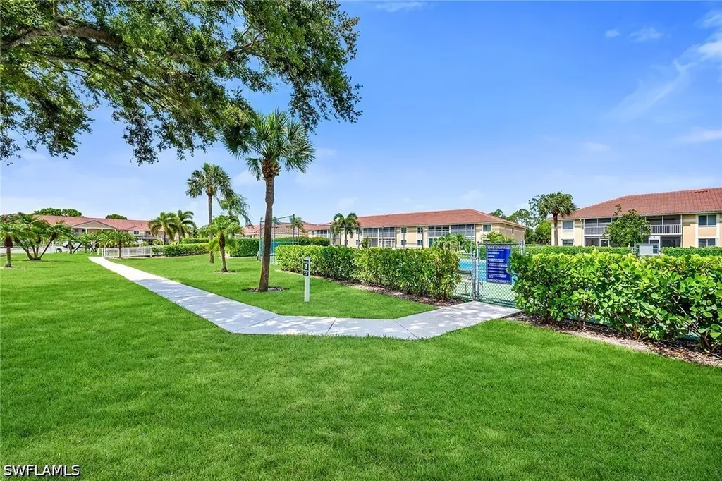 208 Furse Lakes Circle Naples FL 34104