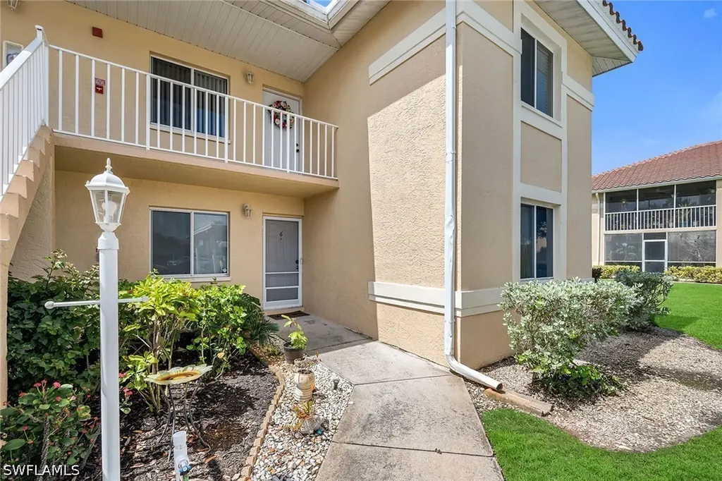 208 Furse Lakes Circle Naples FL 34104