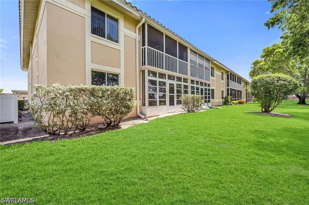 208 Furse Lakes Circle Naples FL 34104