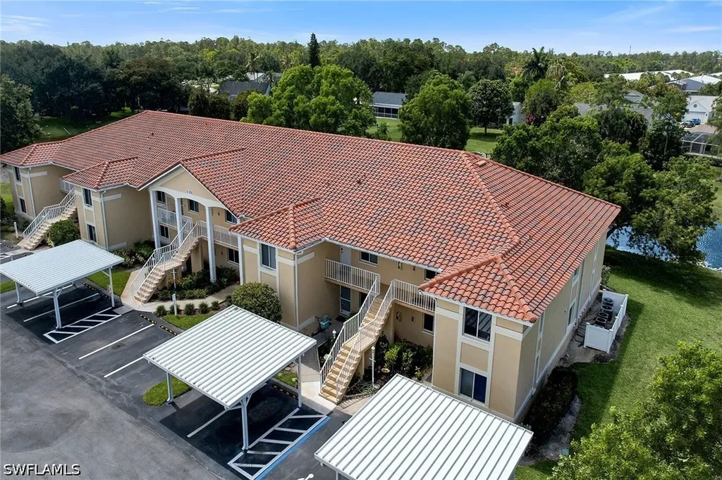 208 Furse Lakes Circle Naples FL 34104