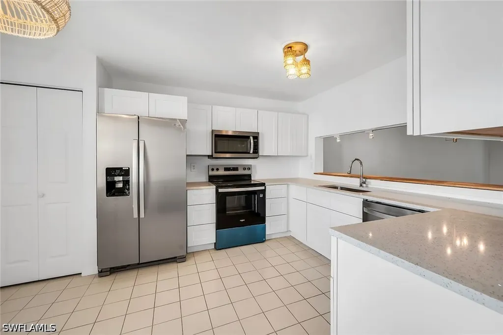 208 Furse Lakes Circle Naples FL 34104