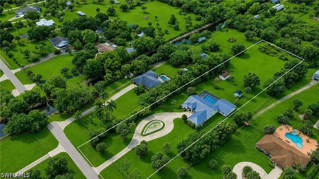 260 20th Avenue NE Naples FL 34120