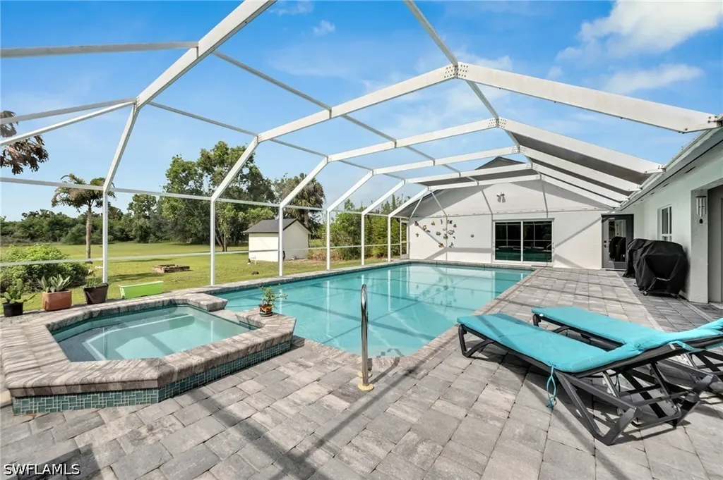 260 20th Avenue NE Naples FL 34120