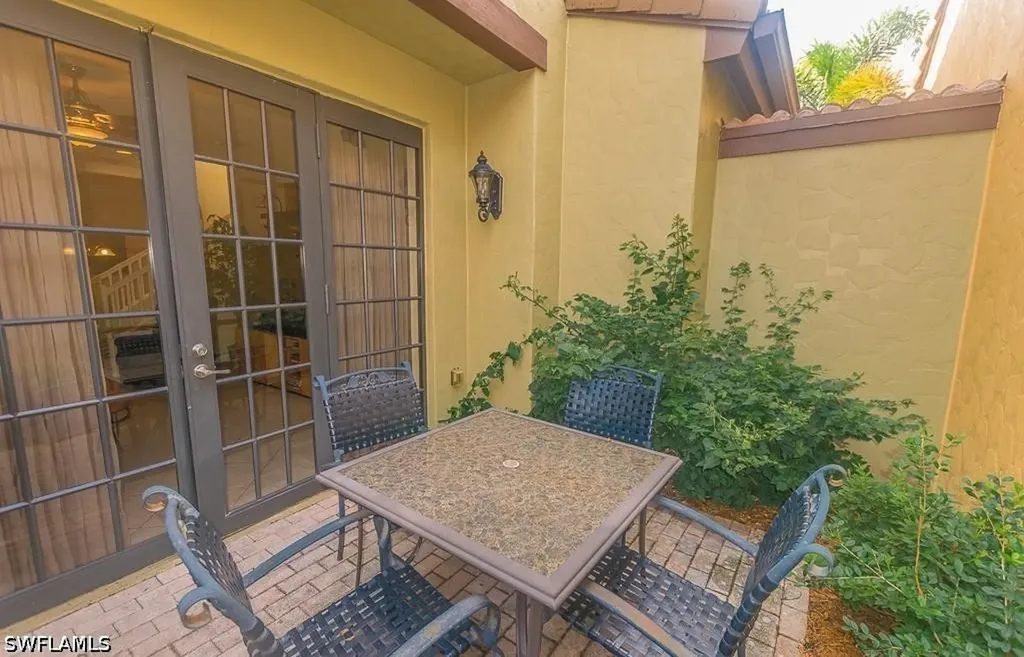 9102 Chula Vista Street Naples FL 34113