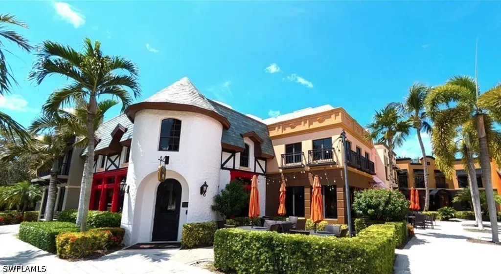 9102 Chula Vista Street Naples FL 34113