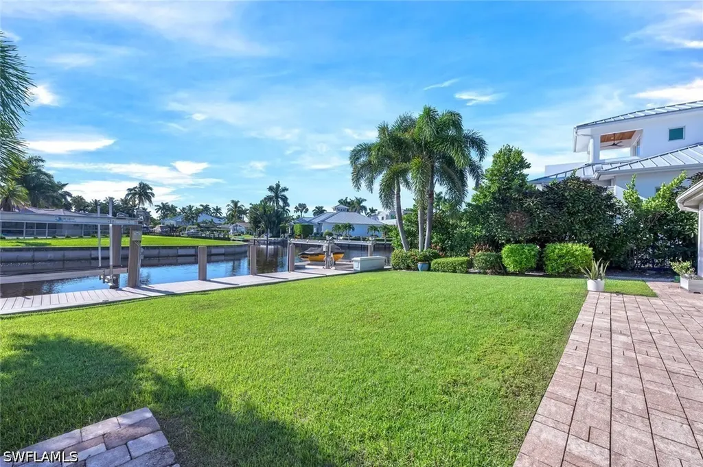 1925 Tarpon Road Naples FL 34102