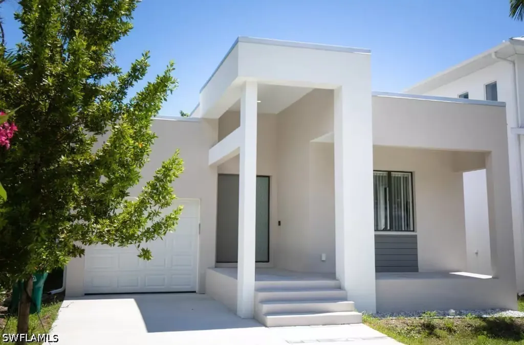 Naples FL, 3148 Van Buren Avenue