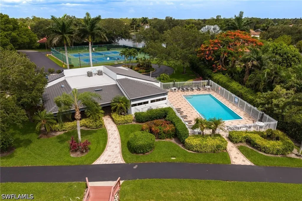 624 Windsor Square Naples FL 34104