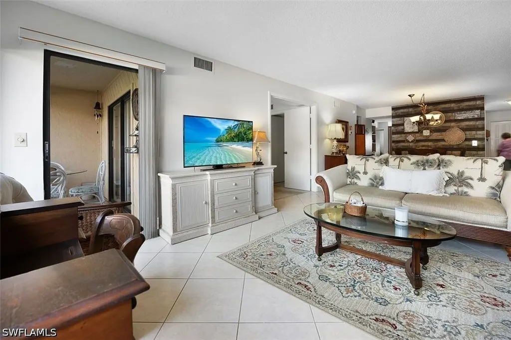 114 Cypress Way E Naples FL 34110