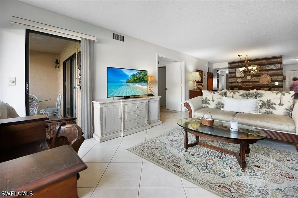 114 Cypress Way E Naples FL 34110