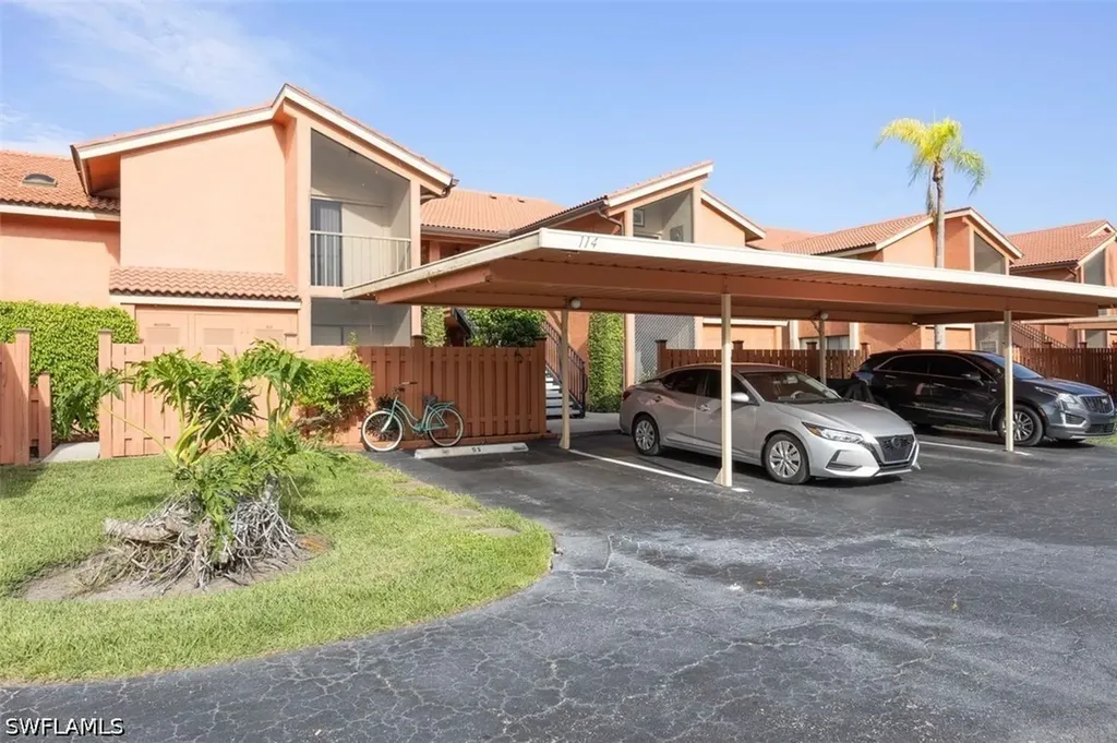 114 Cypress Way E Naples FL 34110