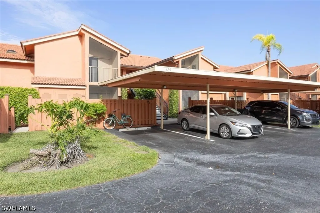 114 Cypress Way E Naples FL 34110