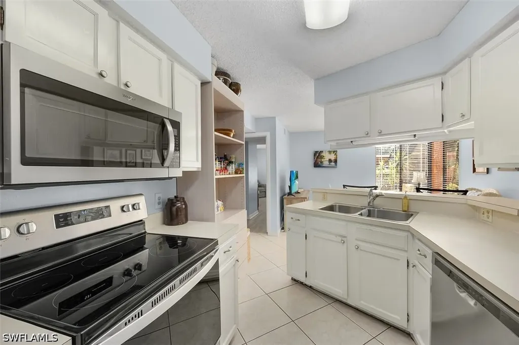 114 Cypress Way E Naples FL 34110