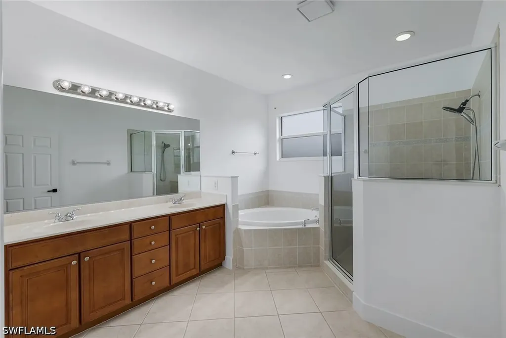20370 Larino Loop Estero FL 33928