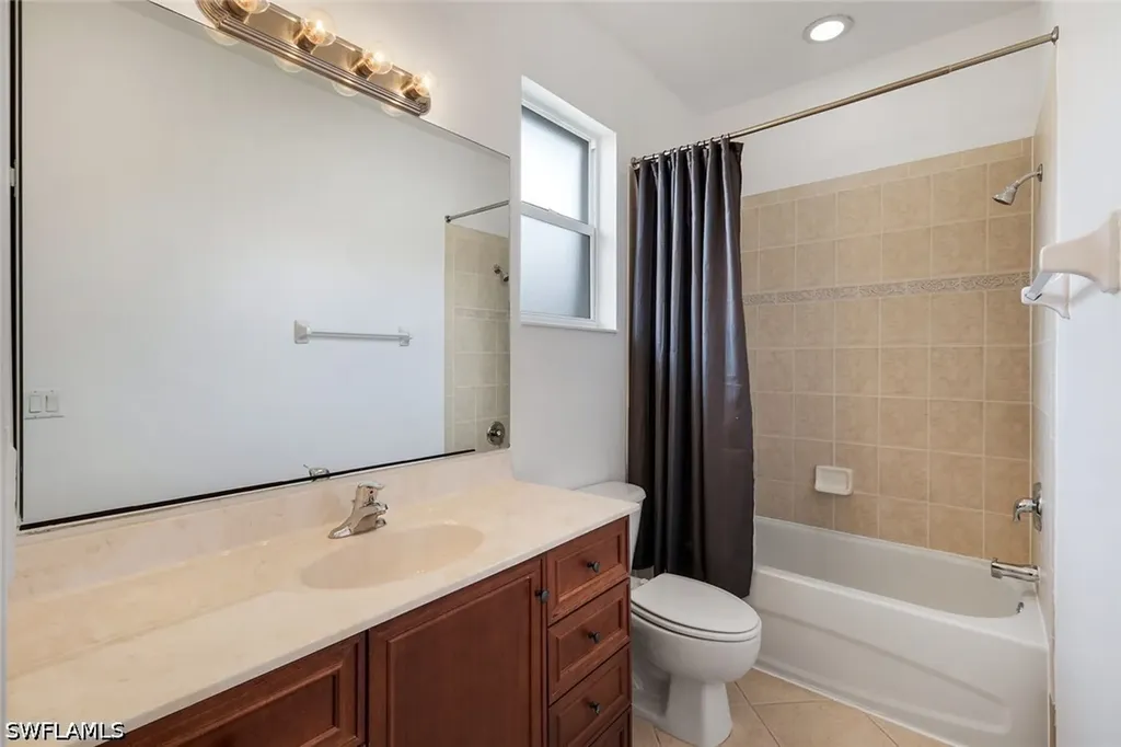 20370 Larino Loop Estero FL 33928