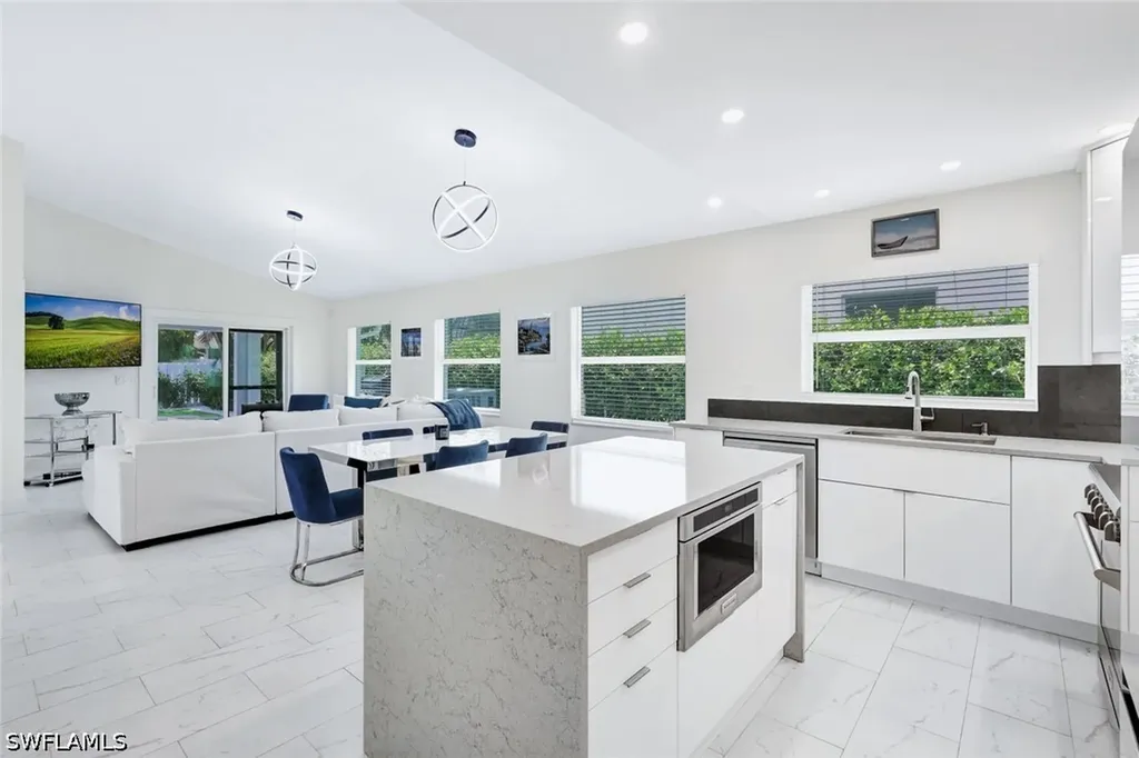 596 105th Avenue N Naples FL 34108