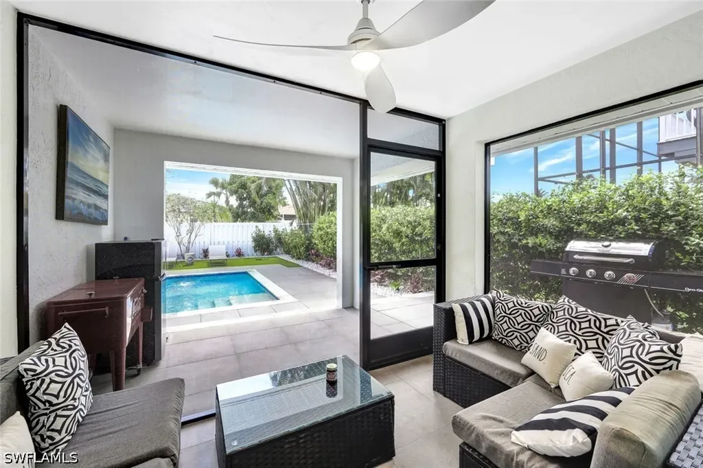 596 105th Avenue N Naples FL 34108