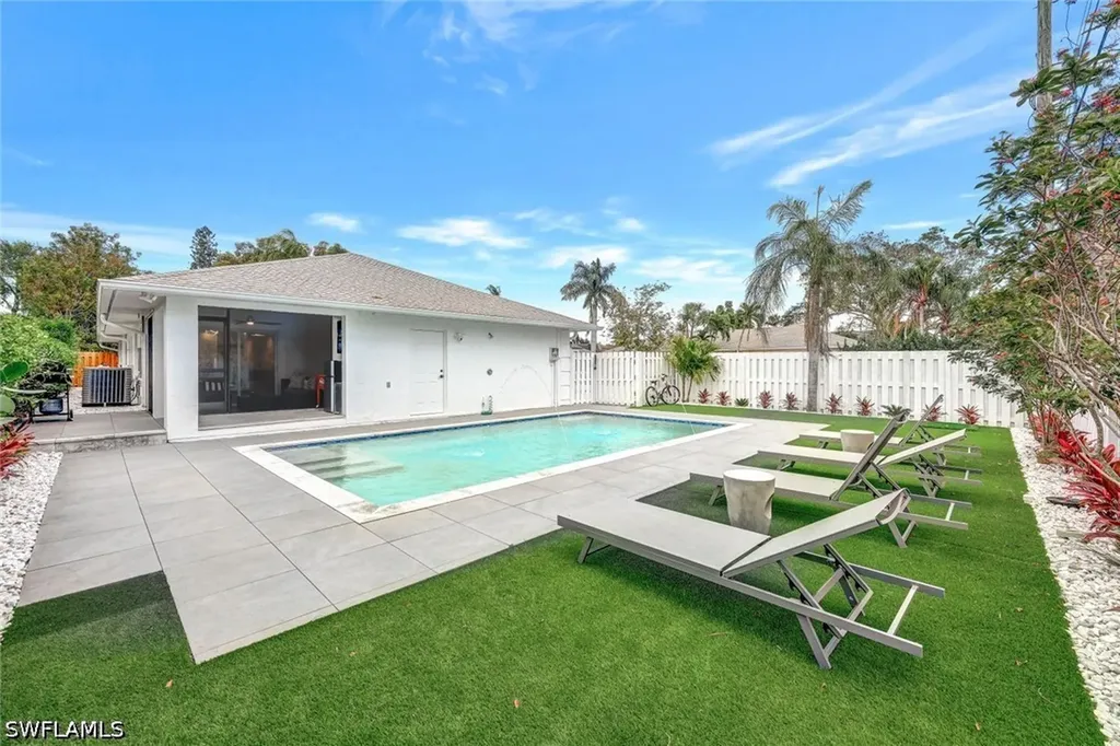 596 105th Avenue N Naples FL 34108