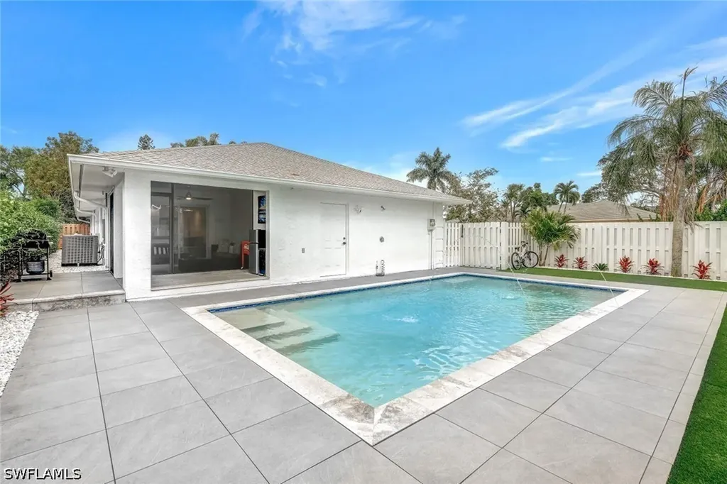 596 105th Avenue N Naples FL 34108