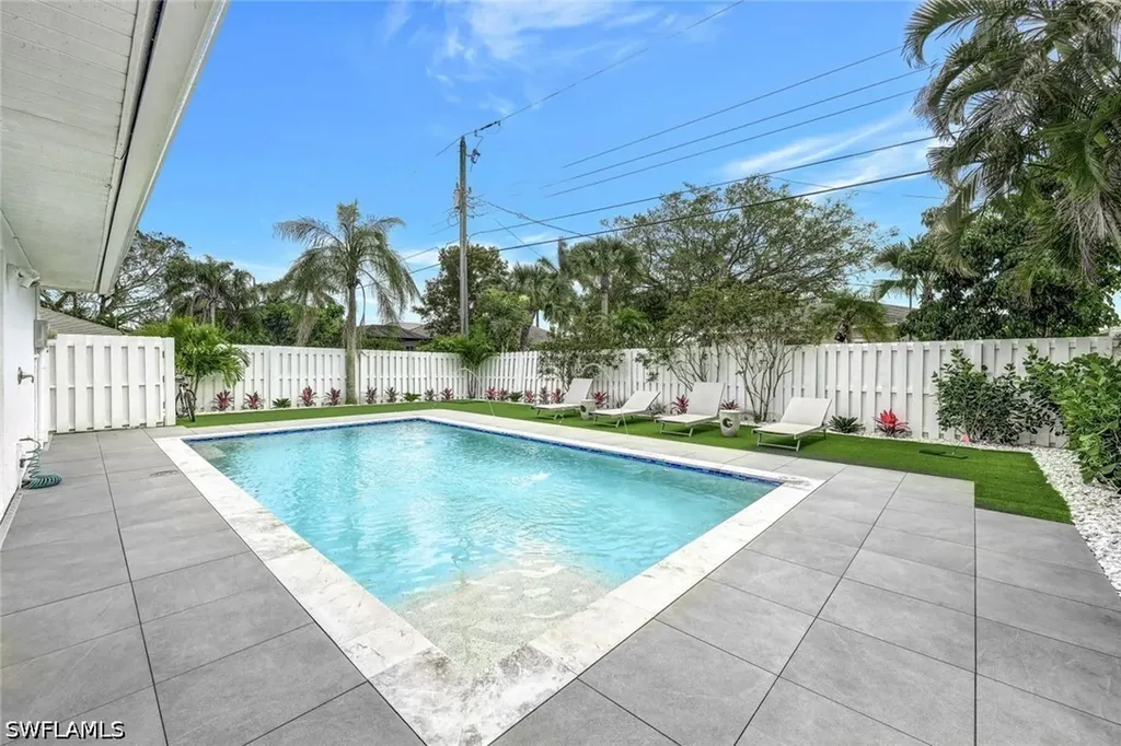 596 105th Avenue N Naples FL 34108