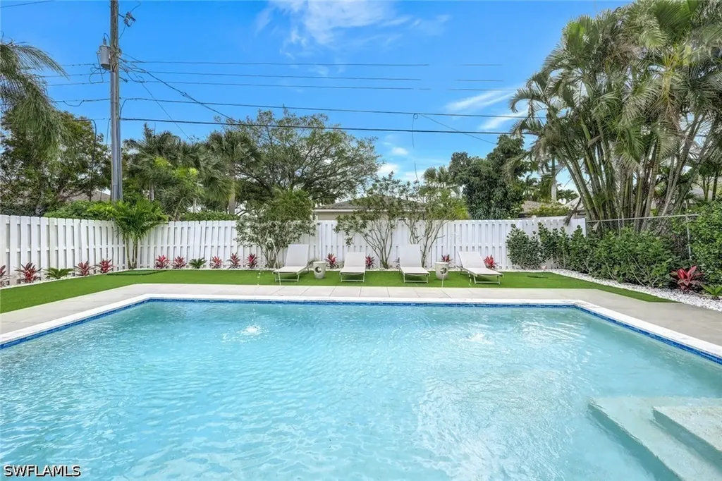 596 105th Avenue N Naples FL 34108