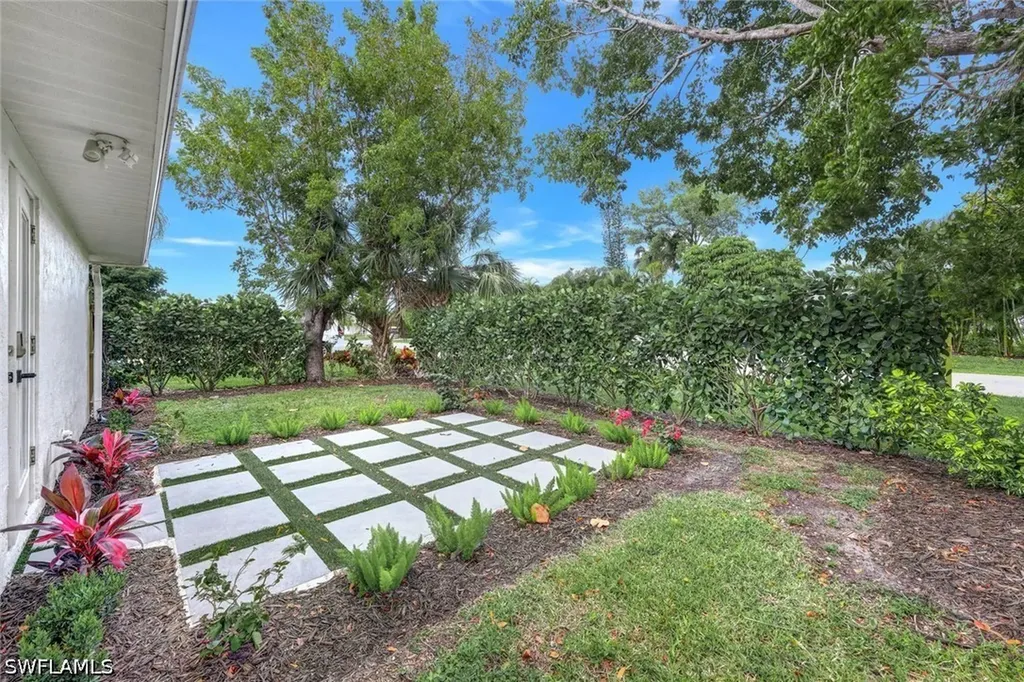 596 105th Avenue N Naples FL 34108