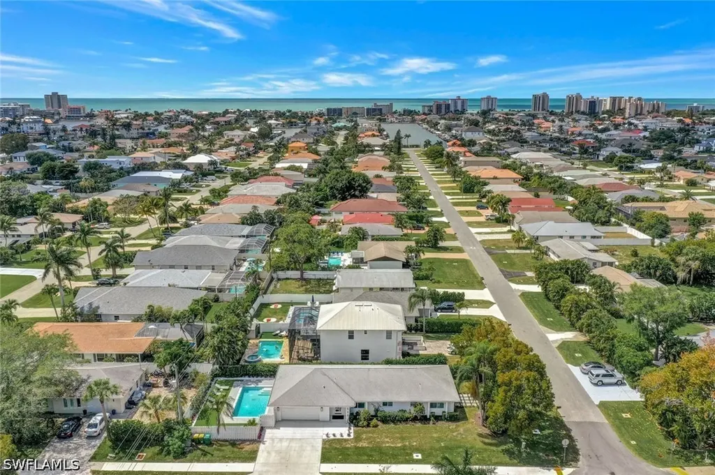 596 105th Avenue N Naples FL 34108