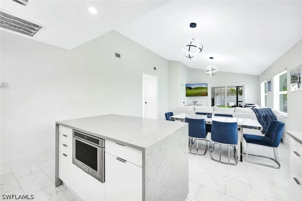 596 105th Avenue N Naples FL 34108