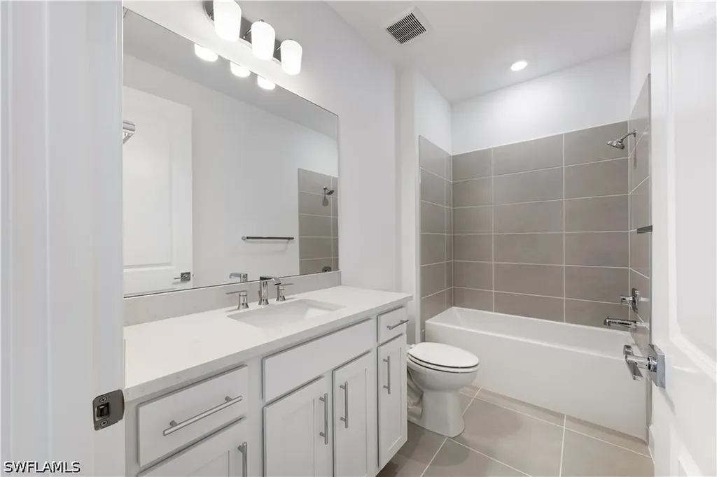 19218 Hinkley Drive Estero FL 33928