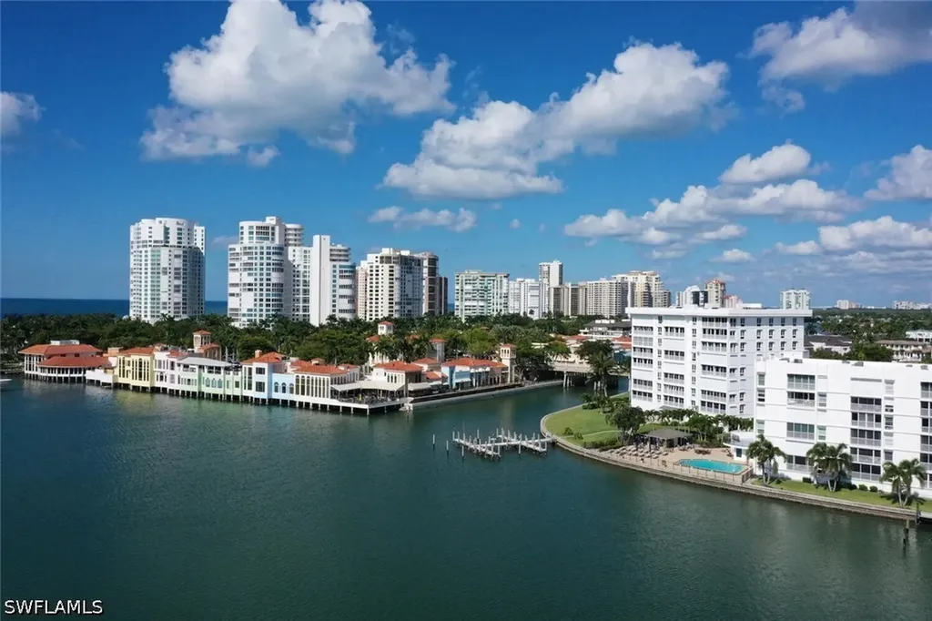 Naples FL, 250 W Park Shore Drive, Unit 101