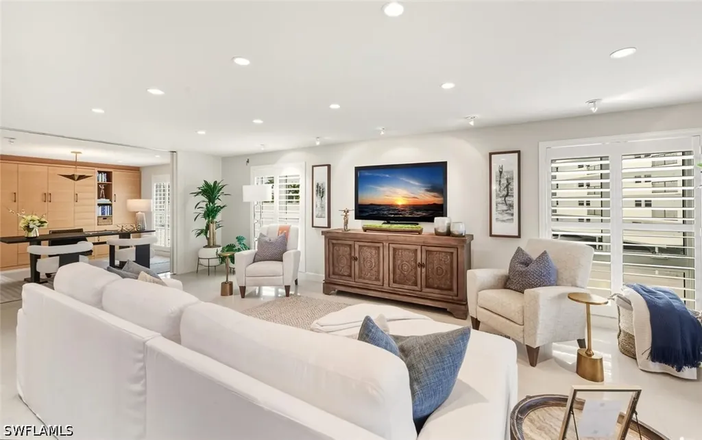 250 W Park Shore Drive Naples FL 34103