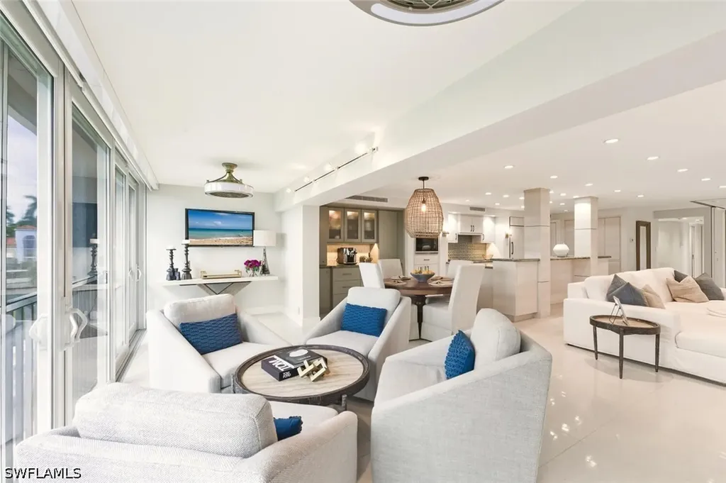 250 W Park Shore Drive Naples FL 34103