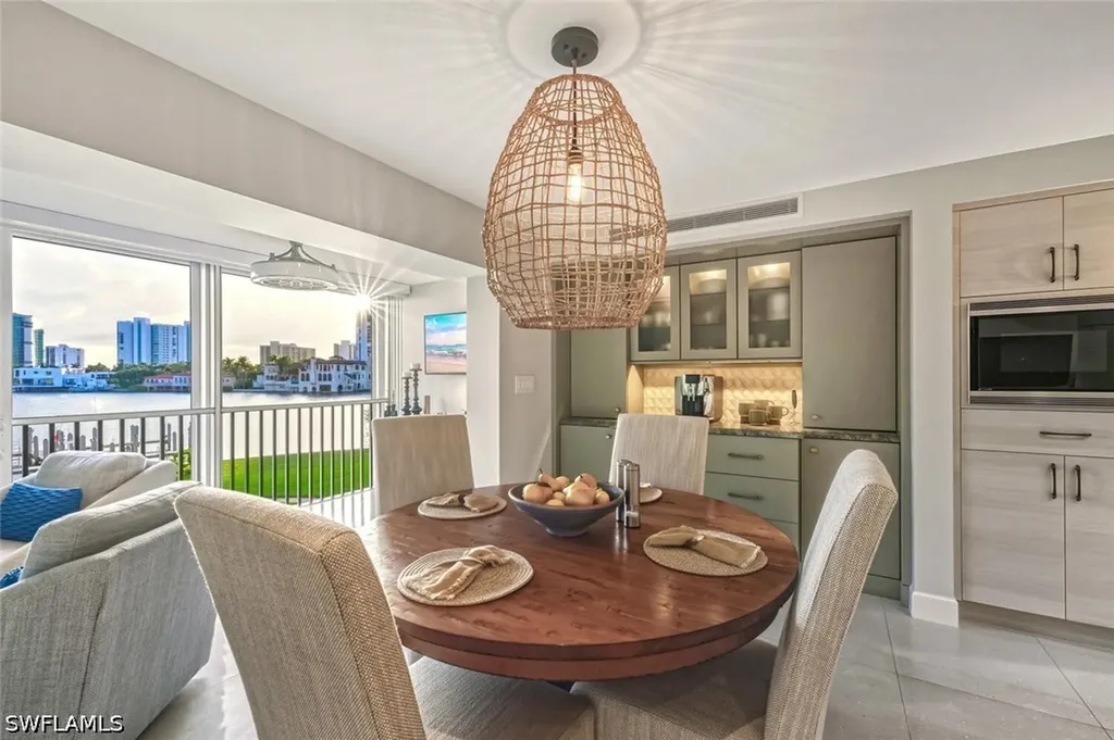 250 W Park Shore Drive Naples FL 34103