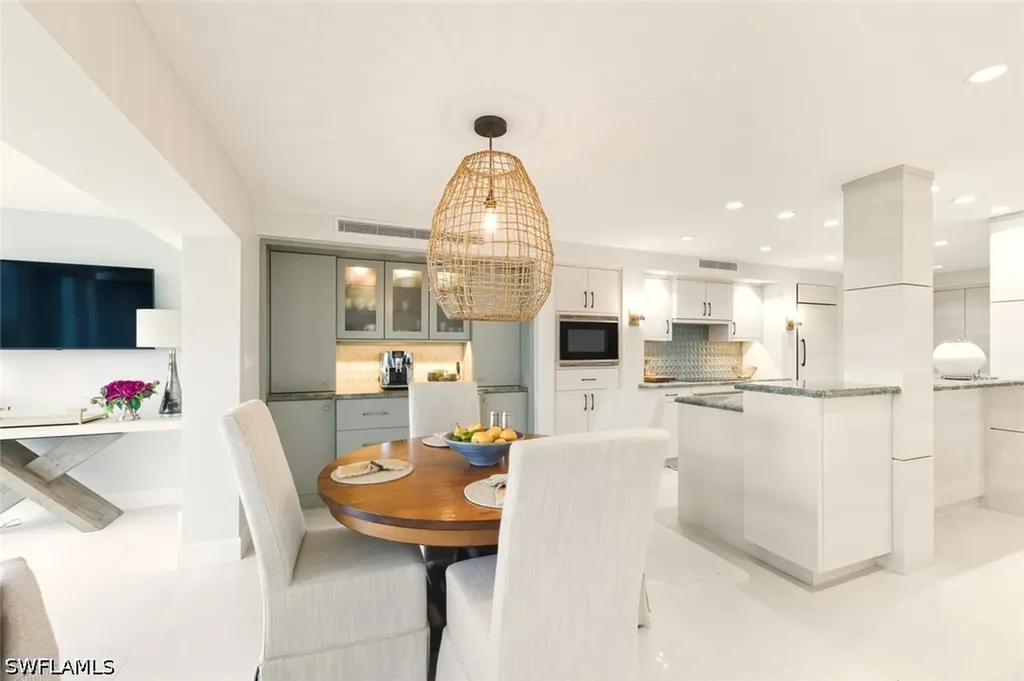 250 W Park Shore Drive Naples FL 34103