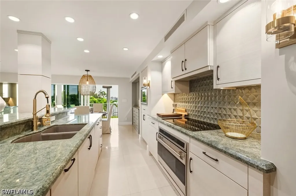 250 W Park Shore Drive Naples FL 34103