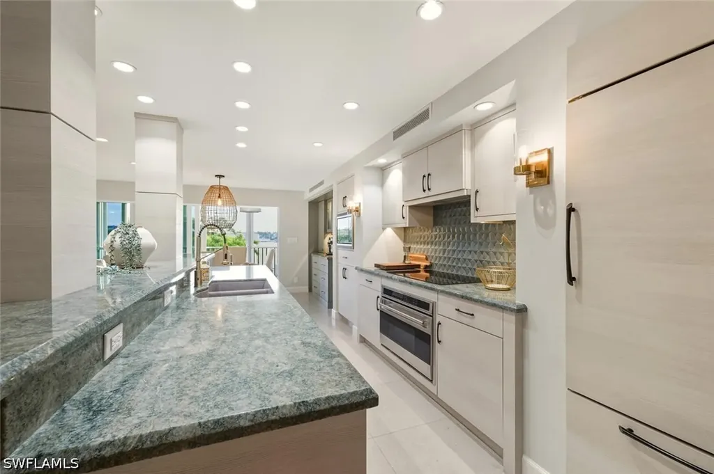250 W Park Shore Drive Naples FL 34103