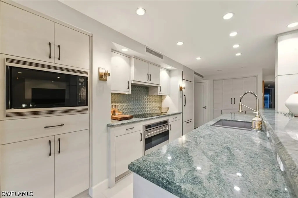 250 W Park Shore Drive Naples FL 34103