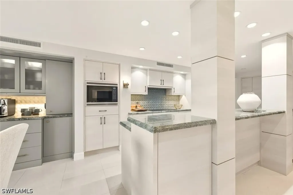 250 W Park Shore Drive Naples FL 34103