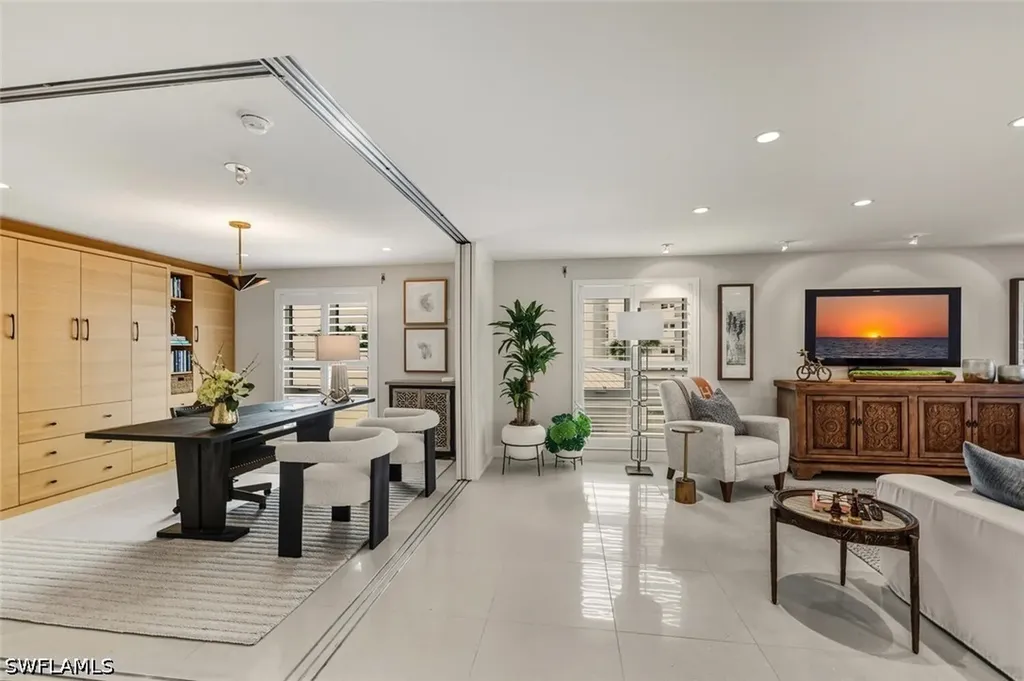 250 W Park Shore Drive Naples FL 34103