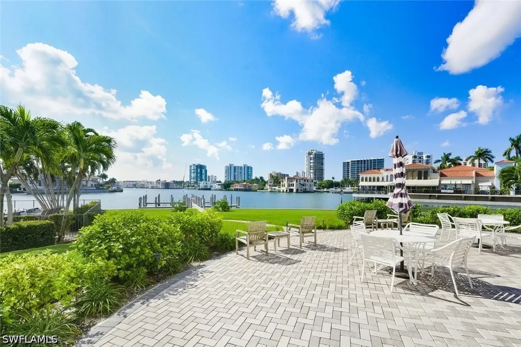 250 W Park Shore Drive Naples FL 34103