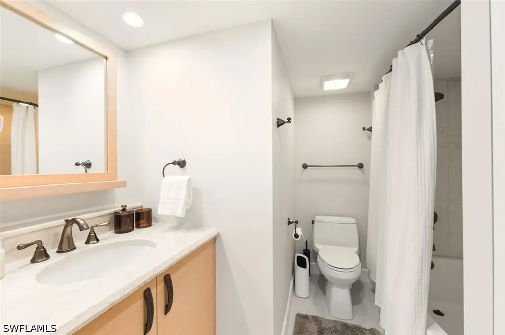 250 W Park Shore Drive Naples FL 34103