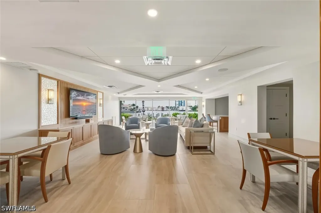 250 W Park Shore Drive Naples FL 34103
