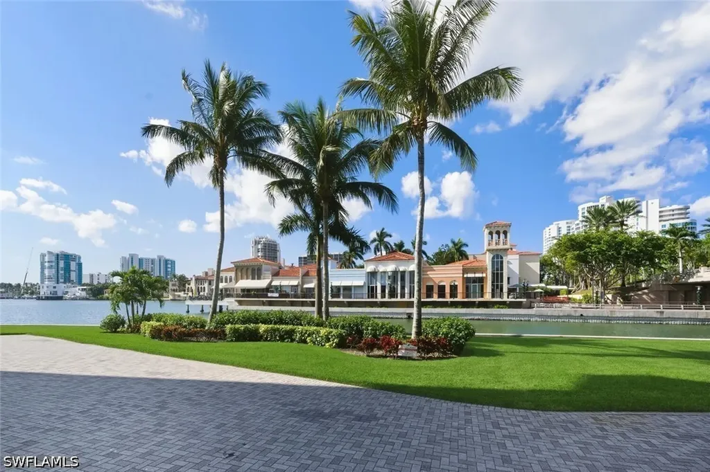 250 W Park Shore Drive Naples FL 34103
