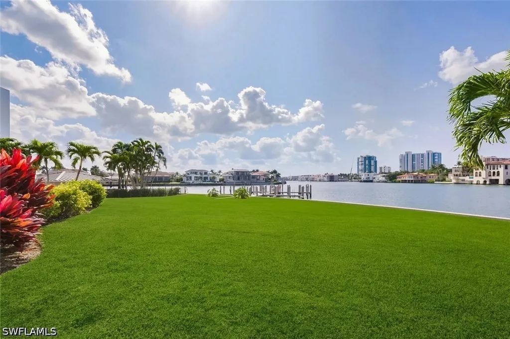 250 W Park Shore Drive Naples FL 34103