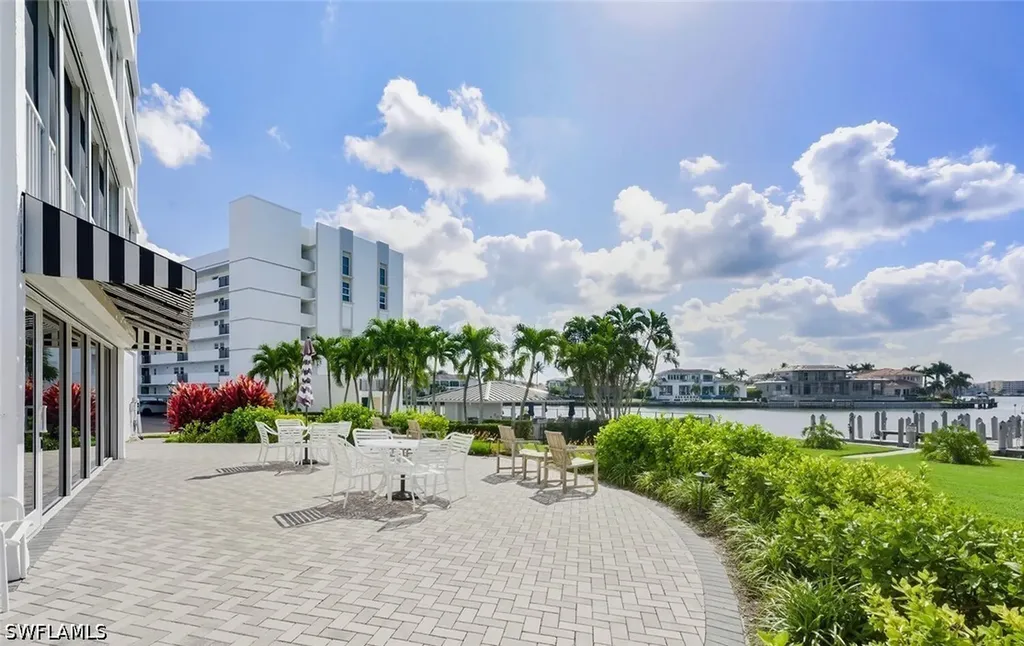 250 W Park Shore Drive Naples FL 34103