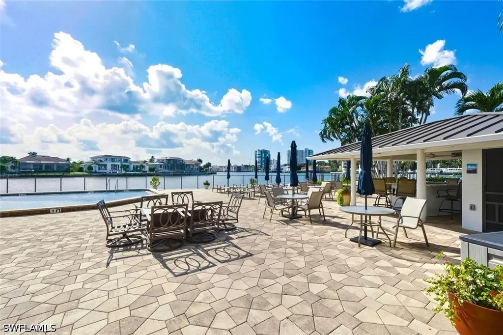 250 W Park Shore Drive Naples FL 34103
