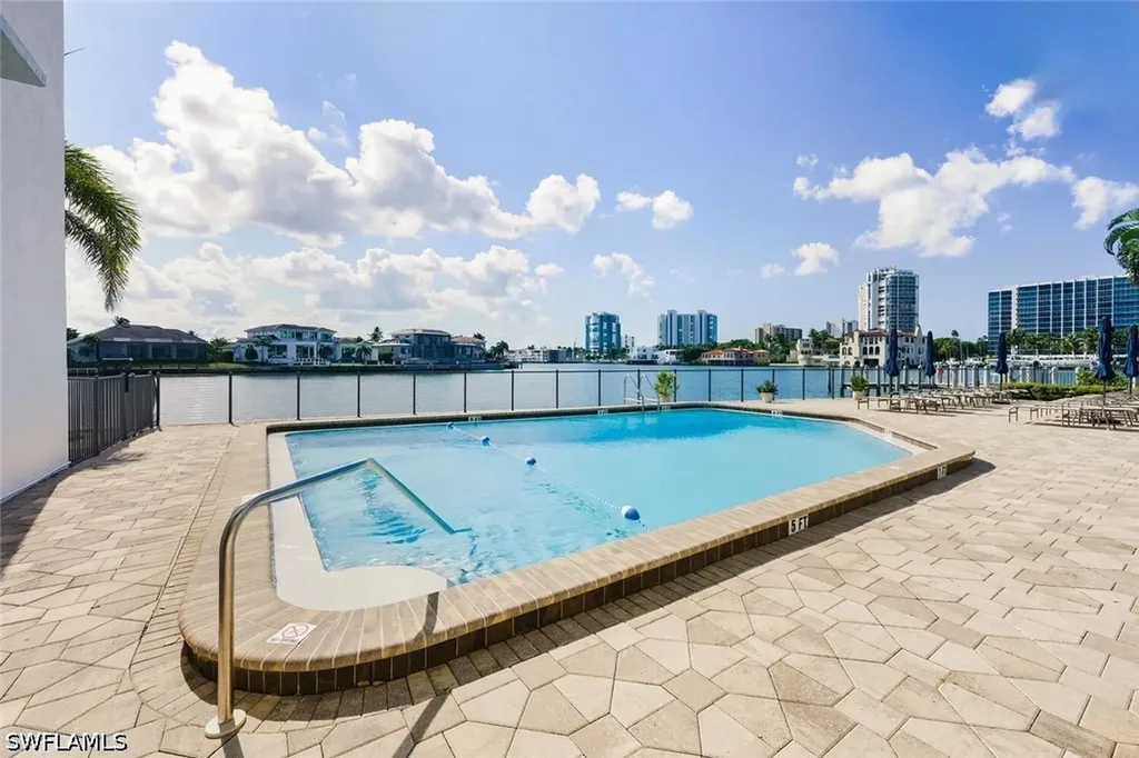 250 W Park Shore Drive Naples FL 34103