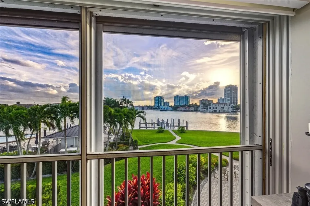 250 W Park Shore Drive Naples FL 34103