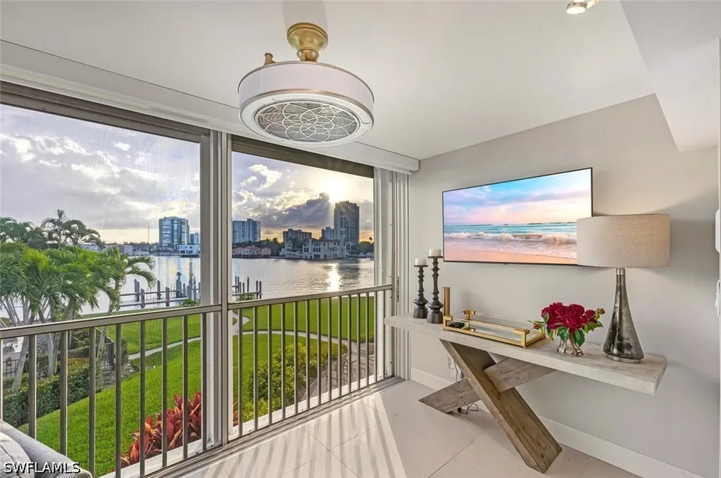 250 W Park Shore Drive Naples FL 34103