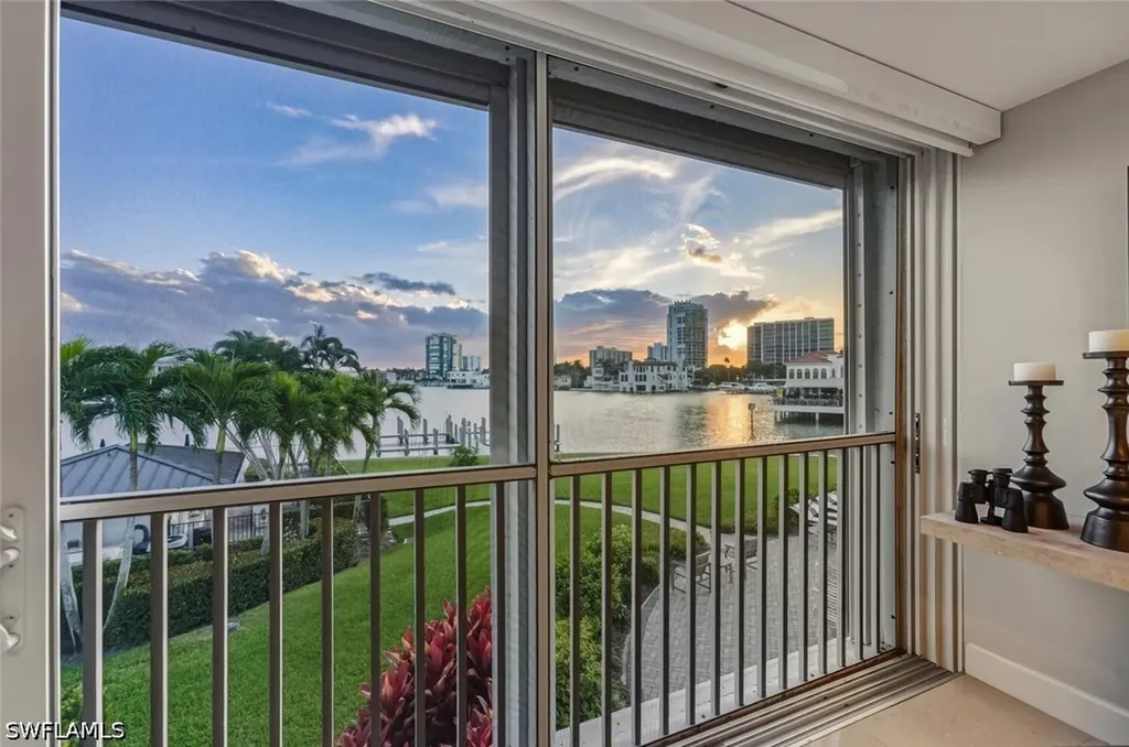 250 W Park Shore Drive Naples FL 34103
